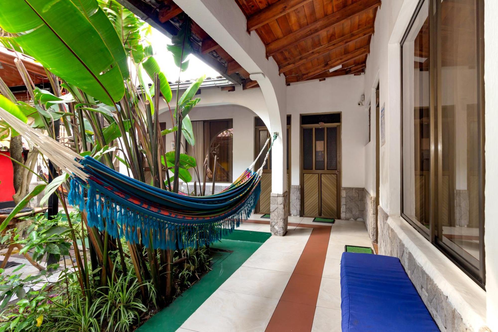 Santa Cruz Backpackers Hostal بانيوس المظهر الخارجي الصورة